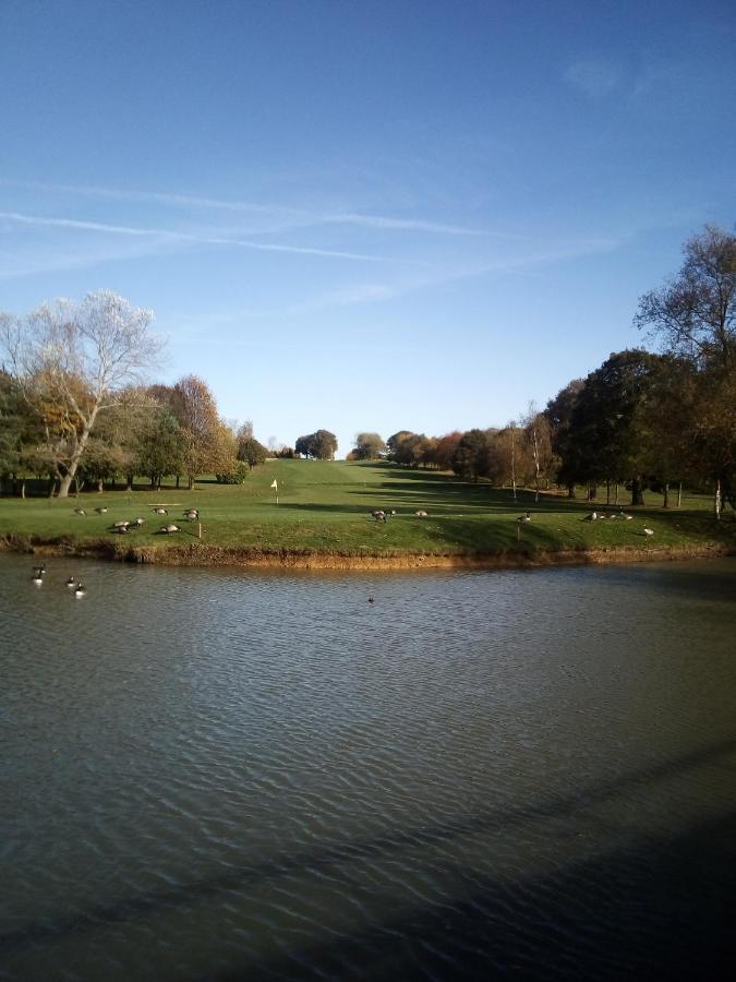 Weald Of Kent Golf Course And Hotel Headcorn エクステリア 写真